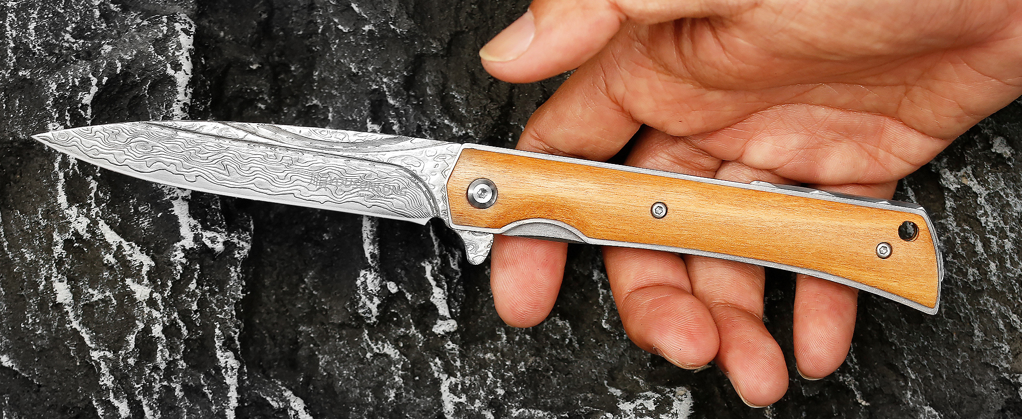 Forged in Elegance, Tested on the Trail: A Hiker’s Review of the YOUSUNLONG Damascus Knife at the Golden Gate